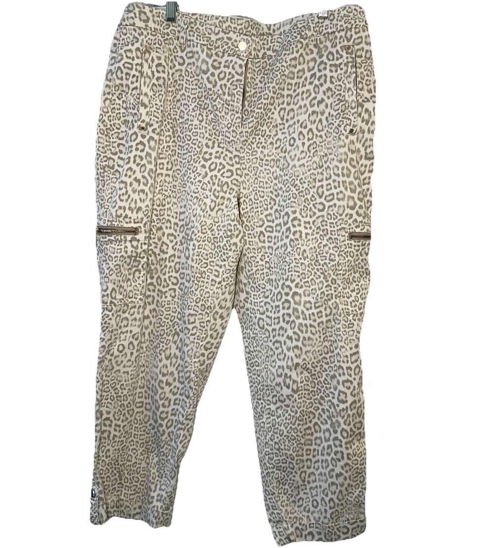 Chico’s Leopard Print Cargo Crop Pants Size Medium (1.5) Cotton Stretch
